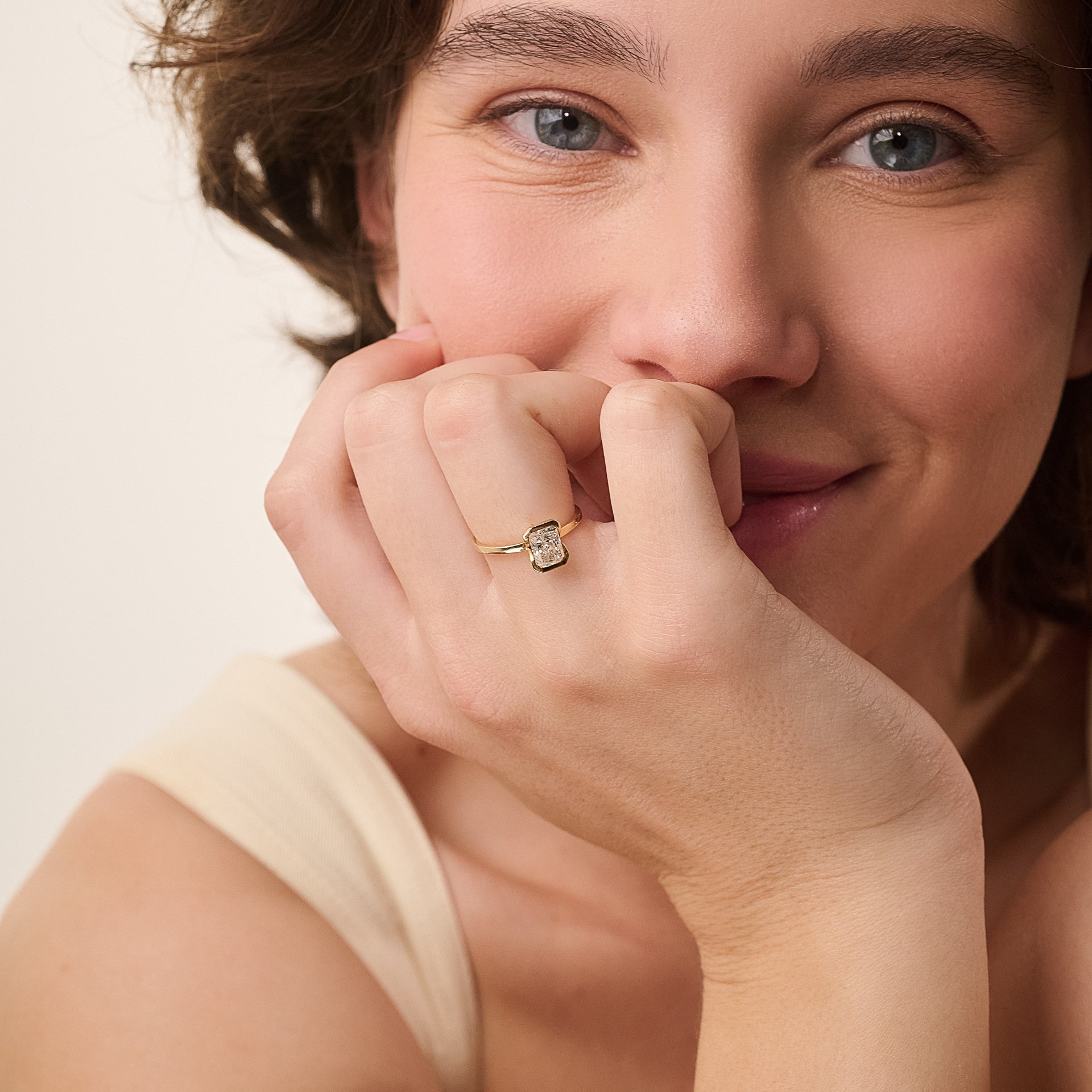 The Kiss Ring | Radiant