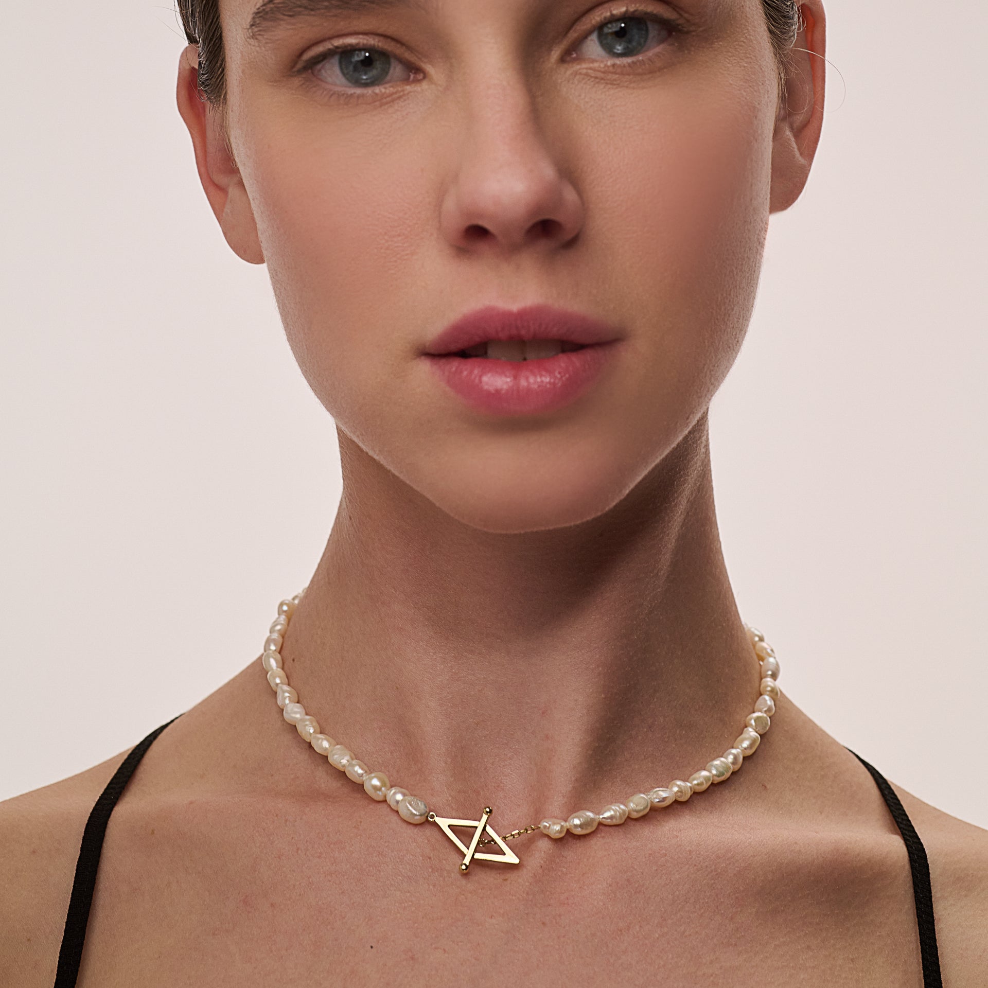 La Pearl | Single Amorphic Row