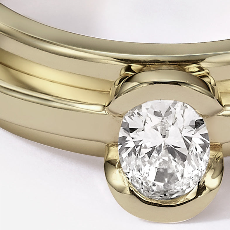 Le Pyramid | Oval Diamond