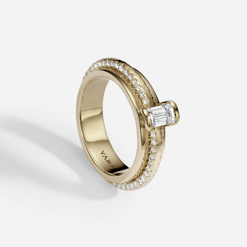 Le Pyramid | Emerald Cut & Hidden Pavé