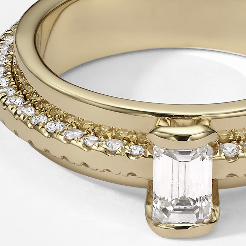 Le Pyramid | Emerald Cut & Hidden Pavé
