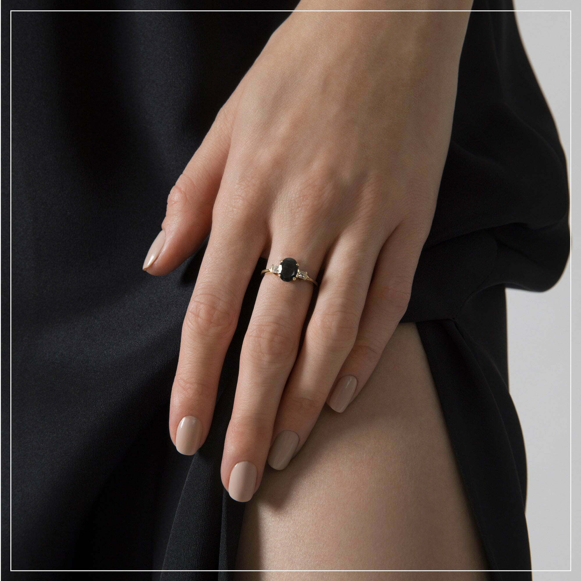 Oval & Princesses | Black Diamond