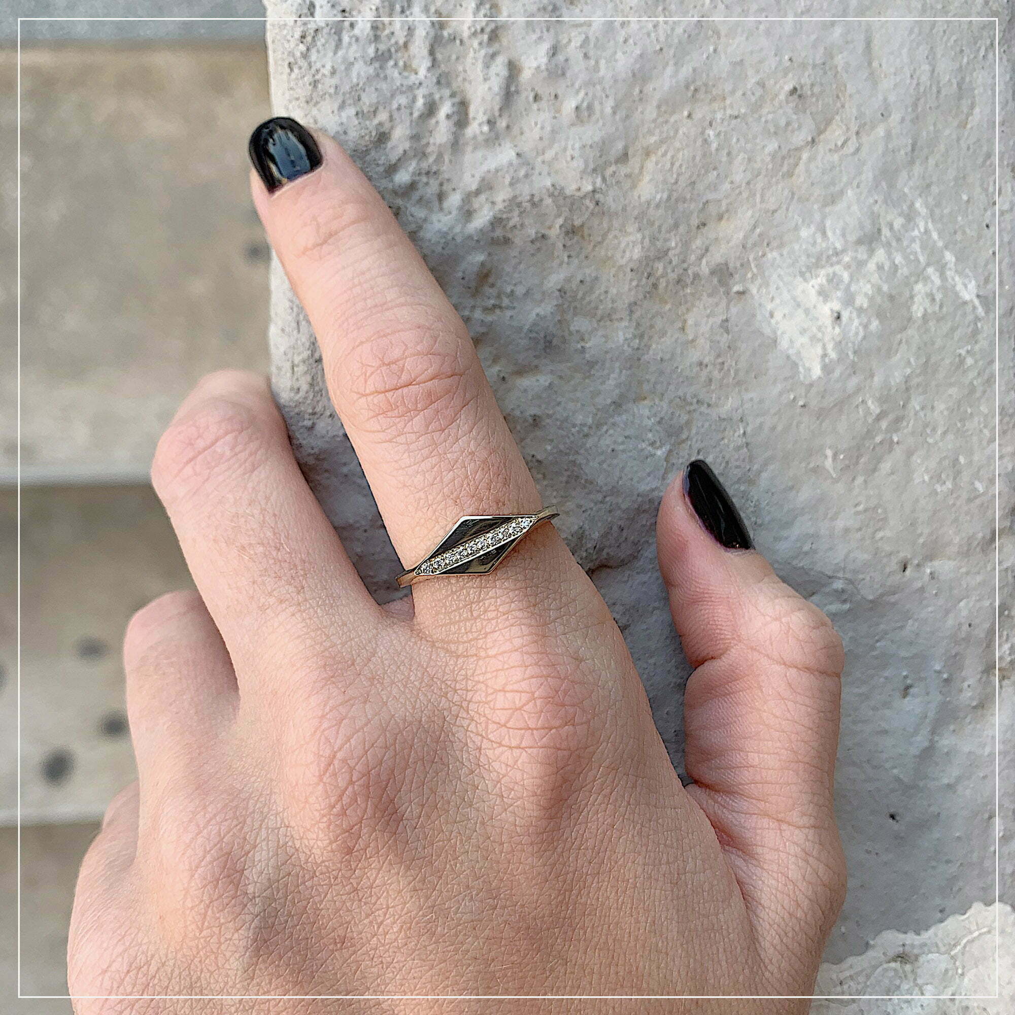 Jägger Signet Ring | Pavé