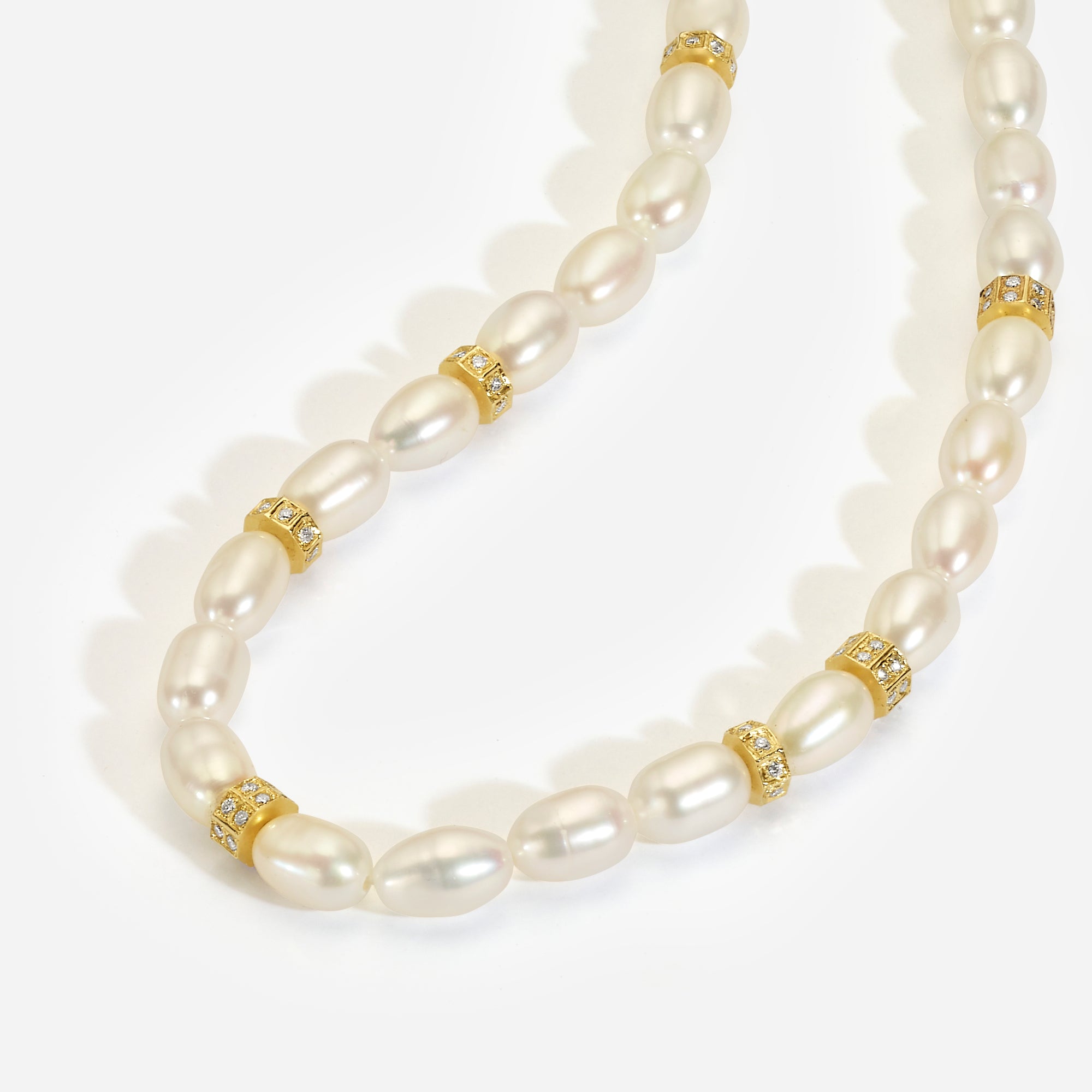 La Dancing Pearl | Pearl Necklace