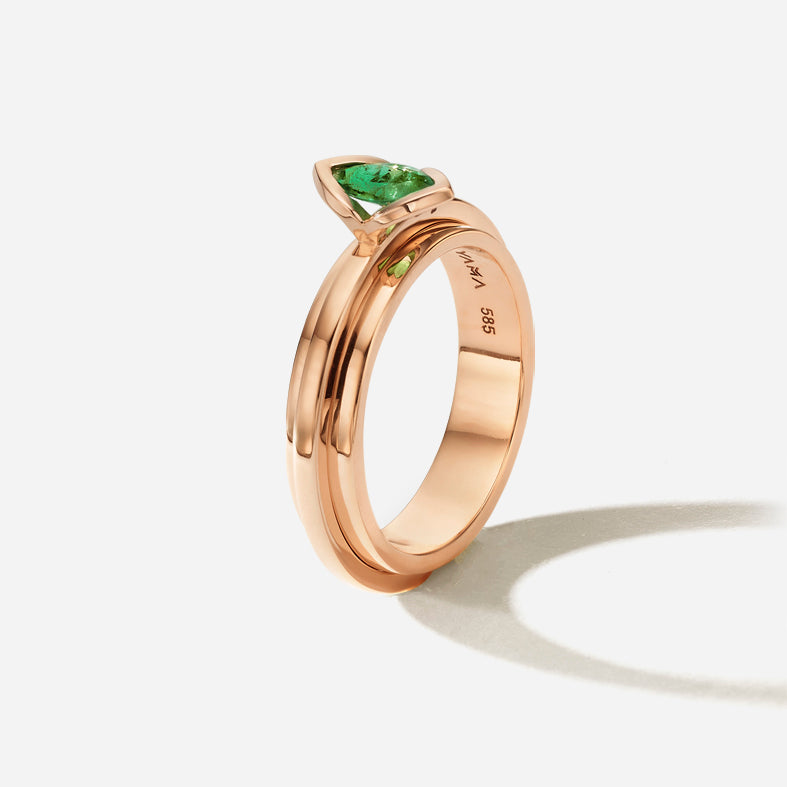 Le Pyramid | Marquise  Emerald Stone