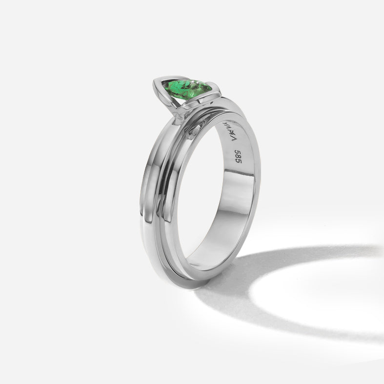 Le Pyramid | Marquise  Emerald Stone