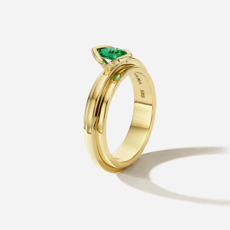 Le Pyramid | Marquise  Emerald Stone