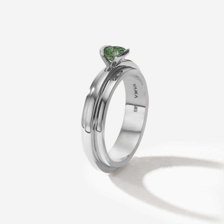 Le Pyramid | Round Emerald