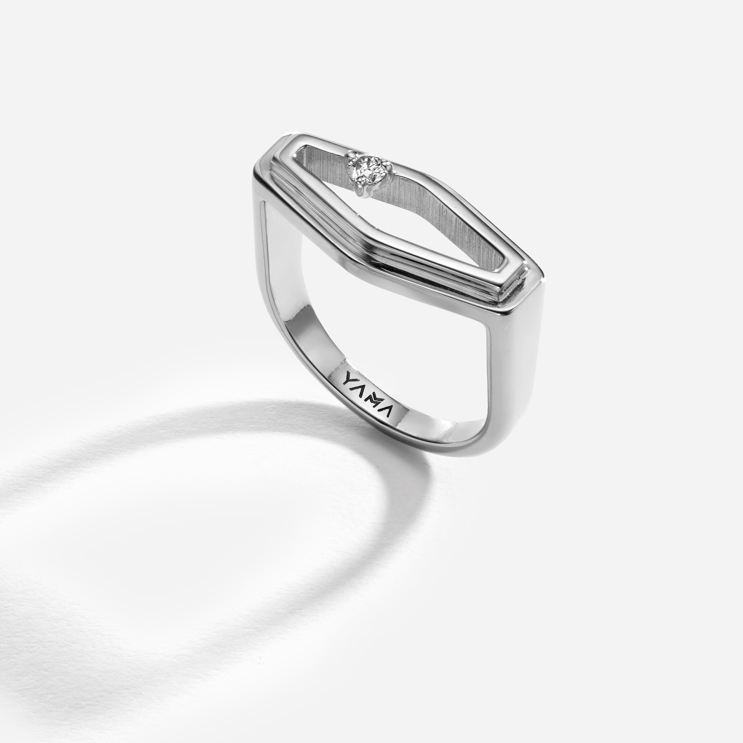 Le Pyramid U | Diamonds Ring