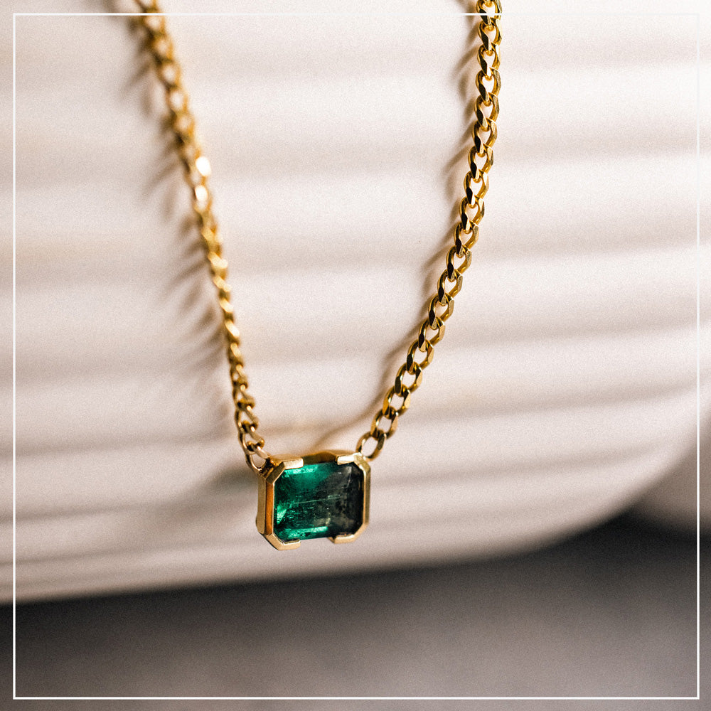 The Kiss Necklace | Emerald