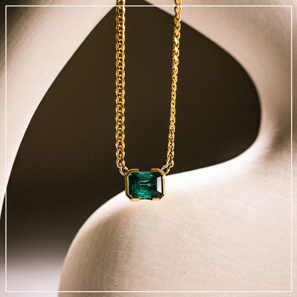 The Kiss Necklace | Emerald