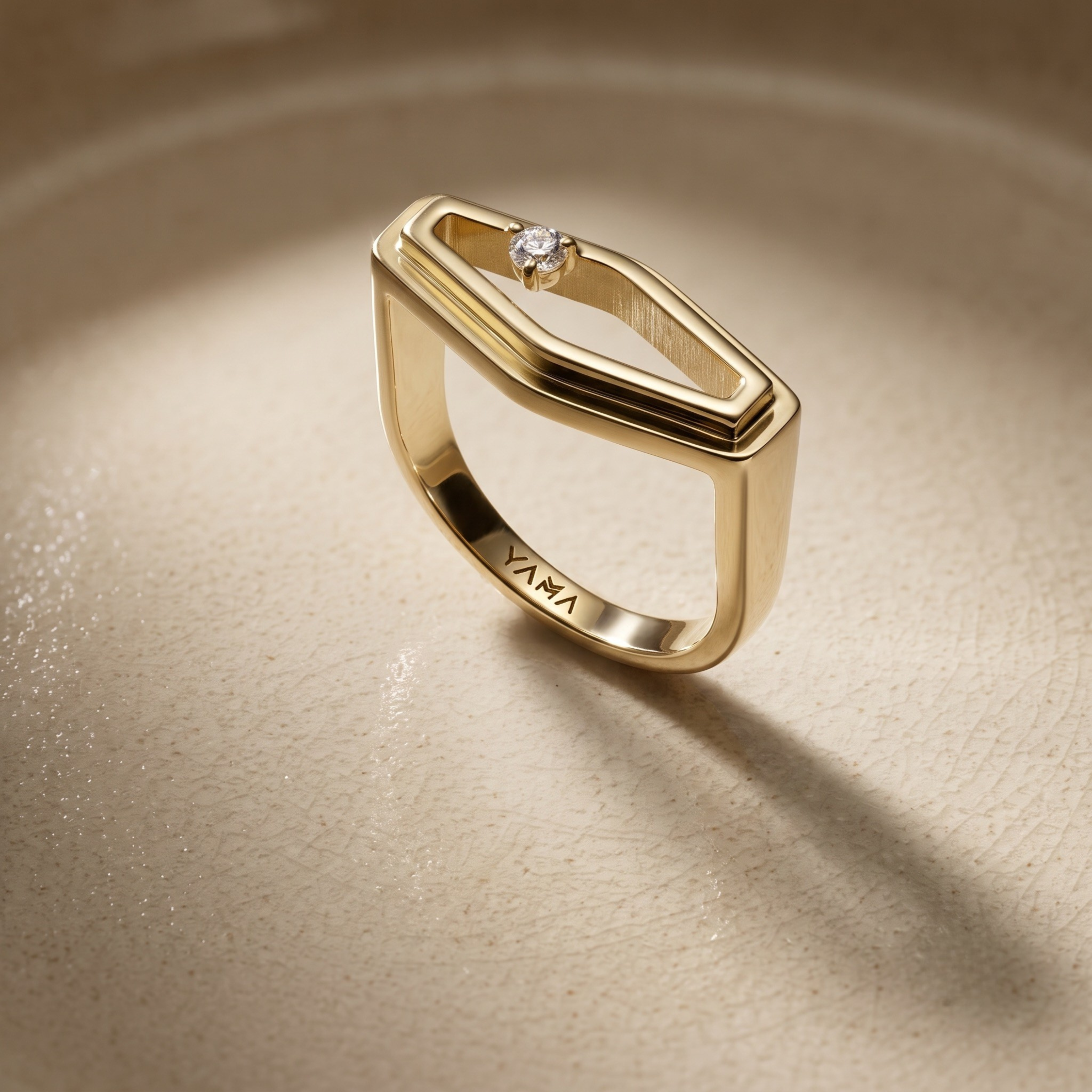 Le Pyramid U | Diamonds Ring