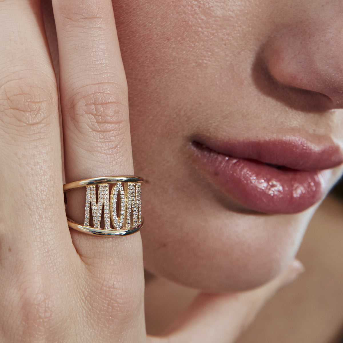 MOM - WOW  | Pavé Diamonds Ring