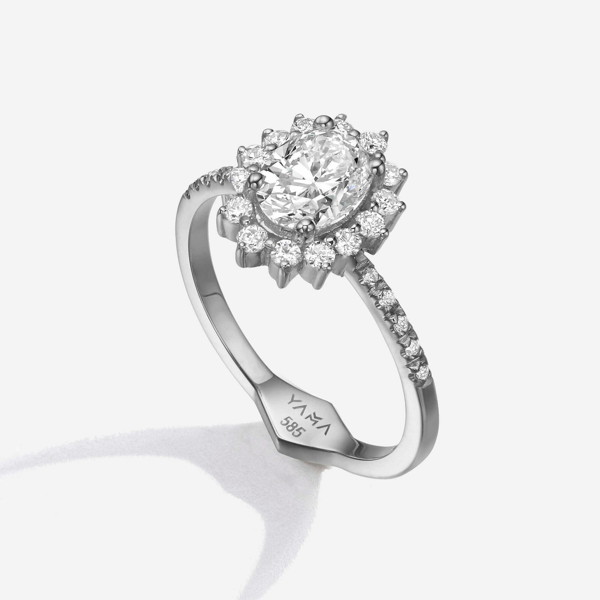 The Royal | Halo Pavé