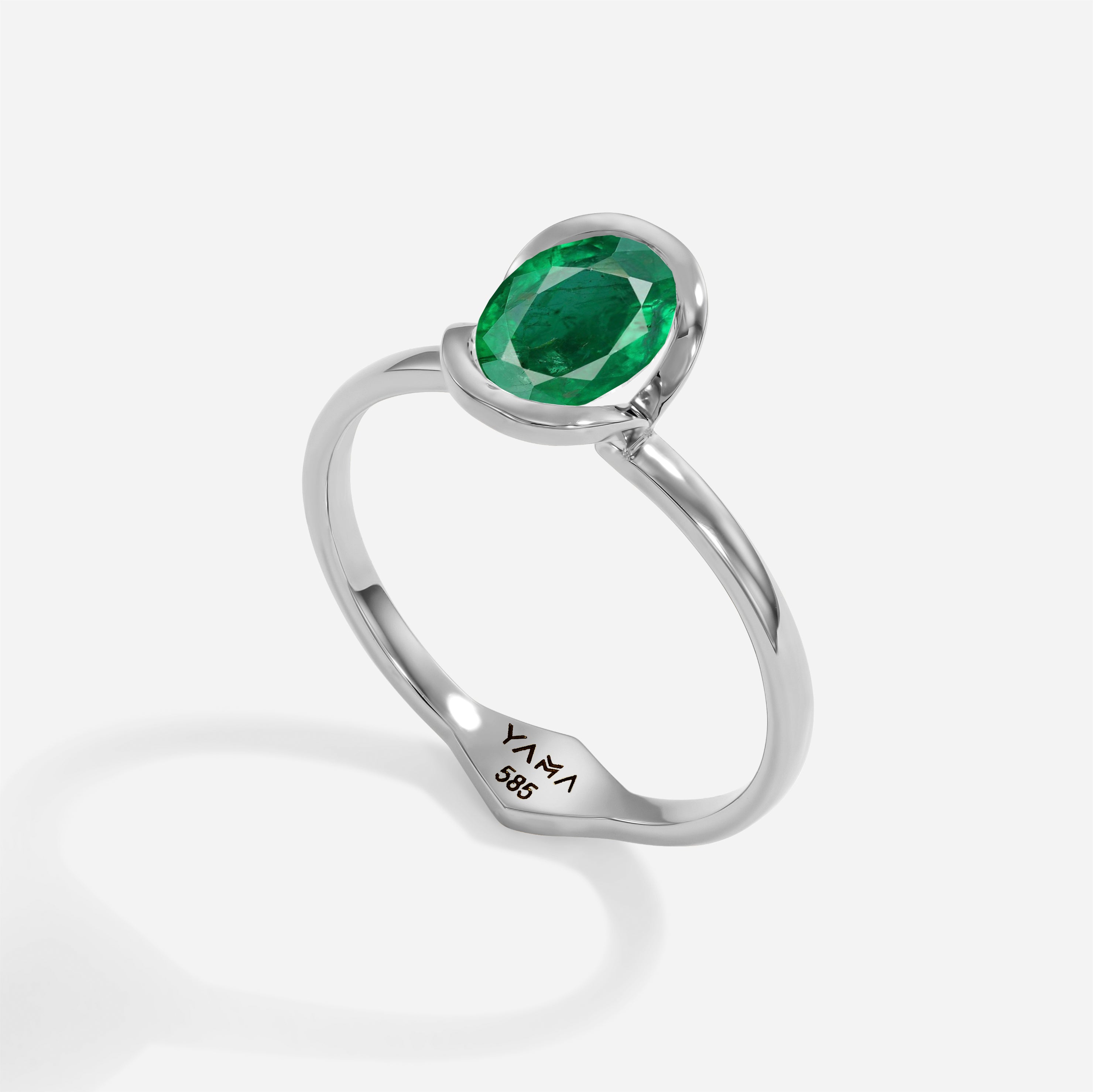 The Kiss Ring | Oval Cut Emerald