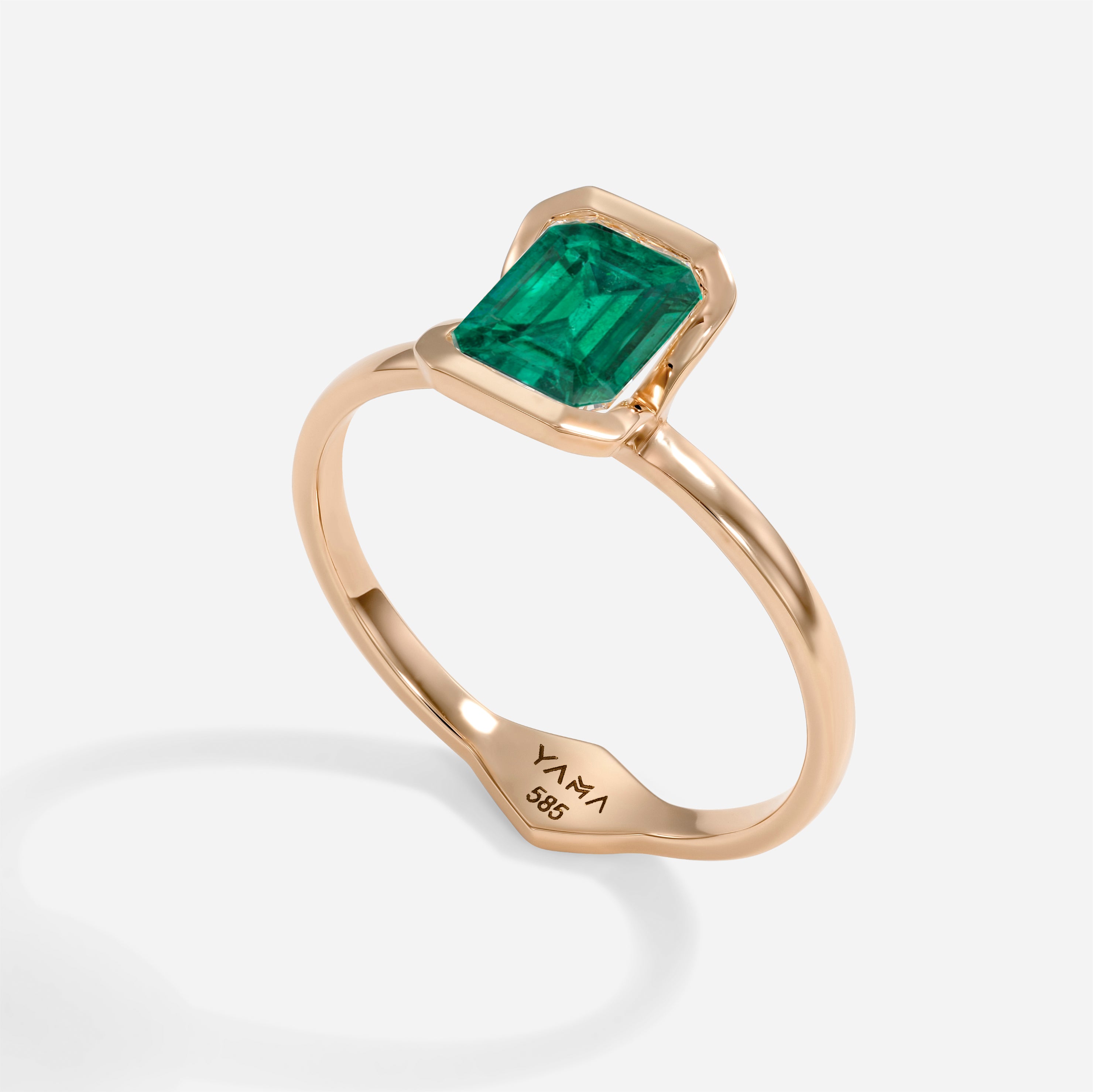 The Kiss Ring | Emerald Cut Emerald