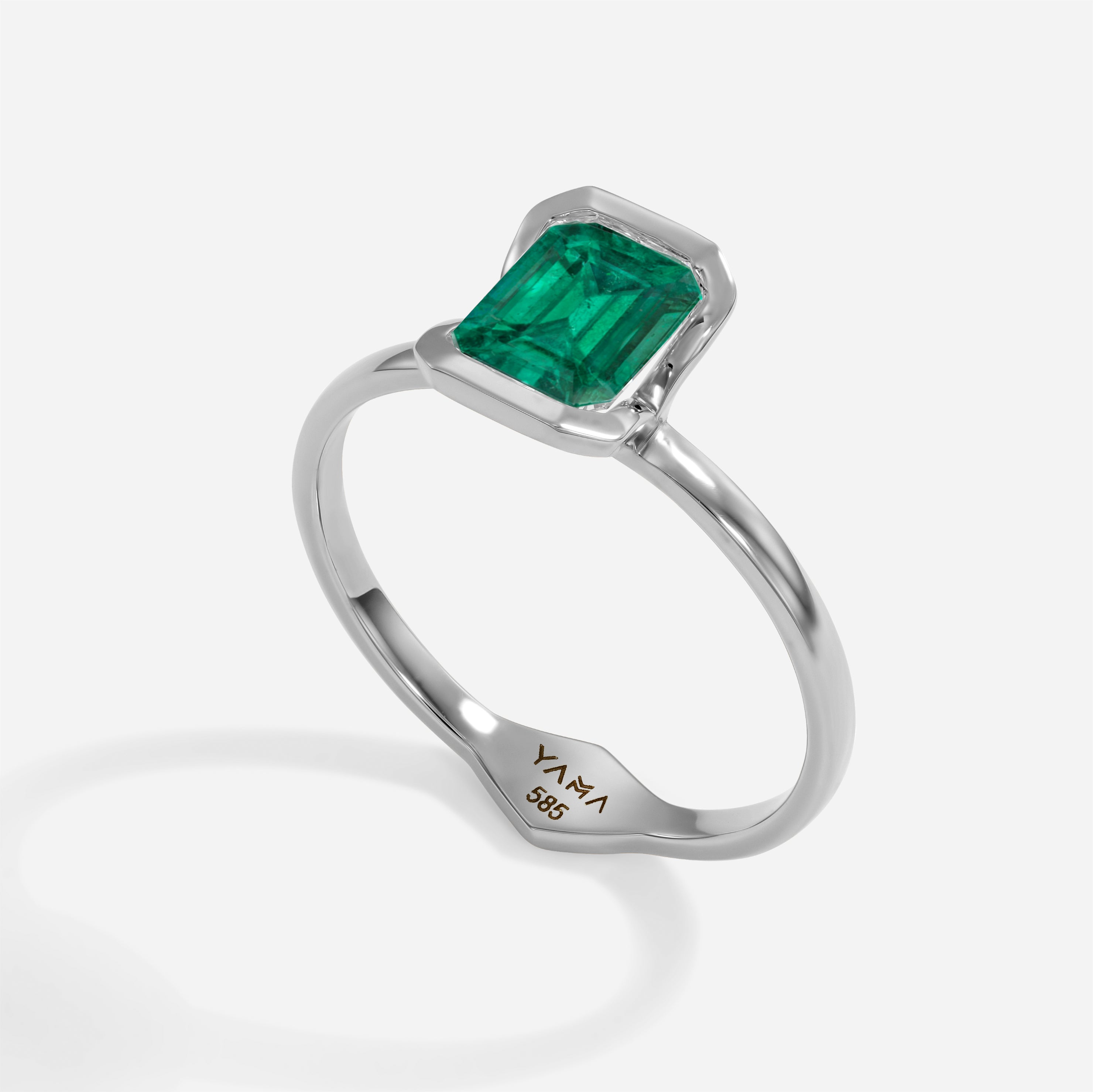 The Kiss Ring | Emerald Cut Emerald