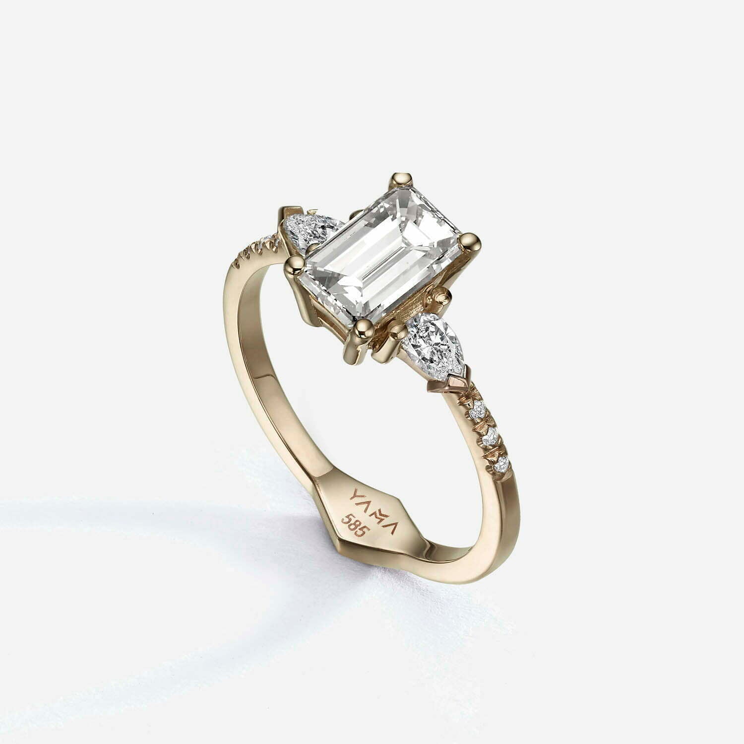 The Emerald & Pears | Pavé