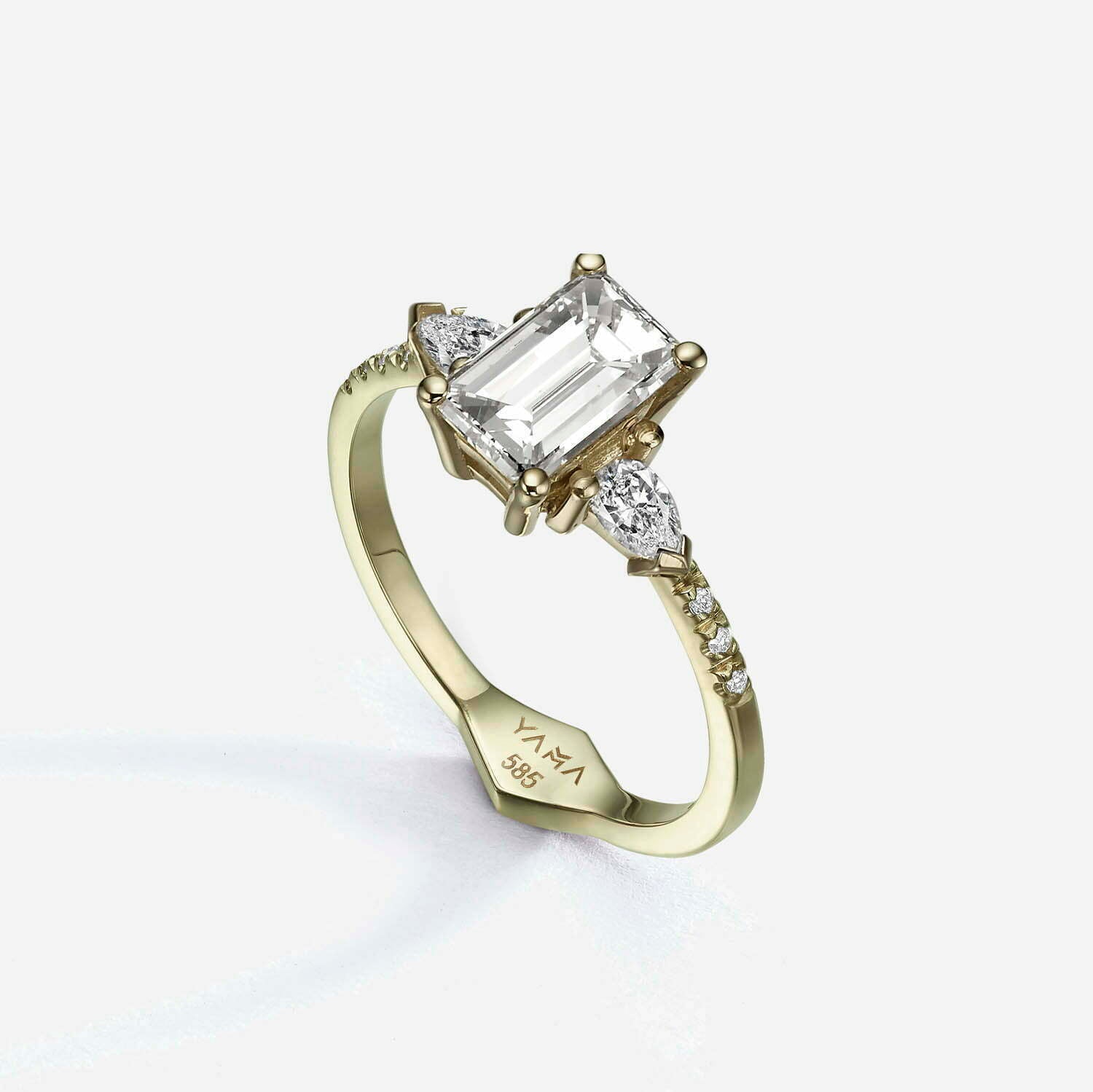 The Emerald & Pears | Pavé