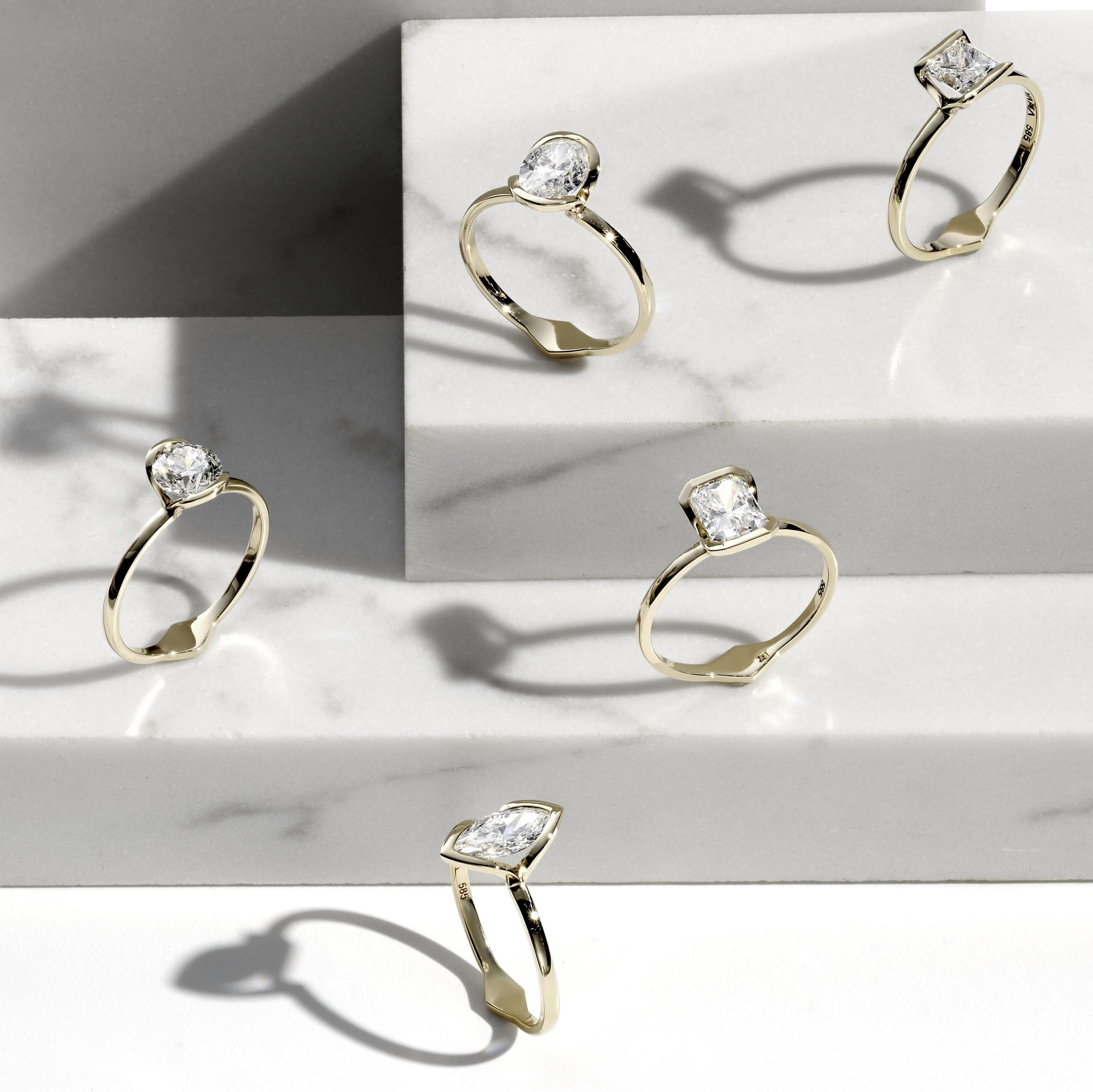 The Kiss Ring | Round