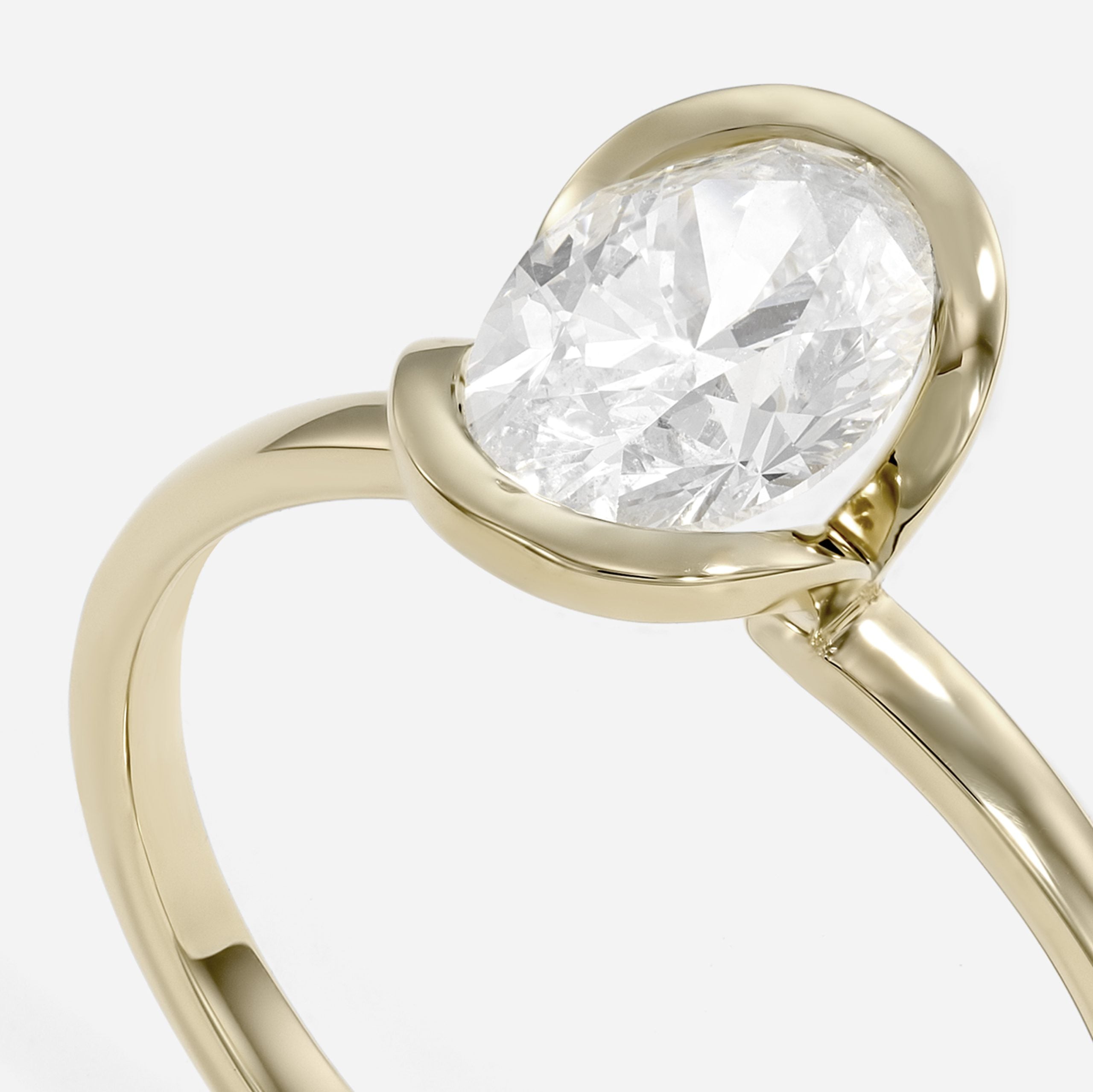 The Kiss Ring | Oval