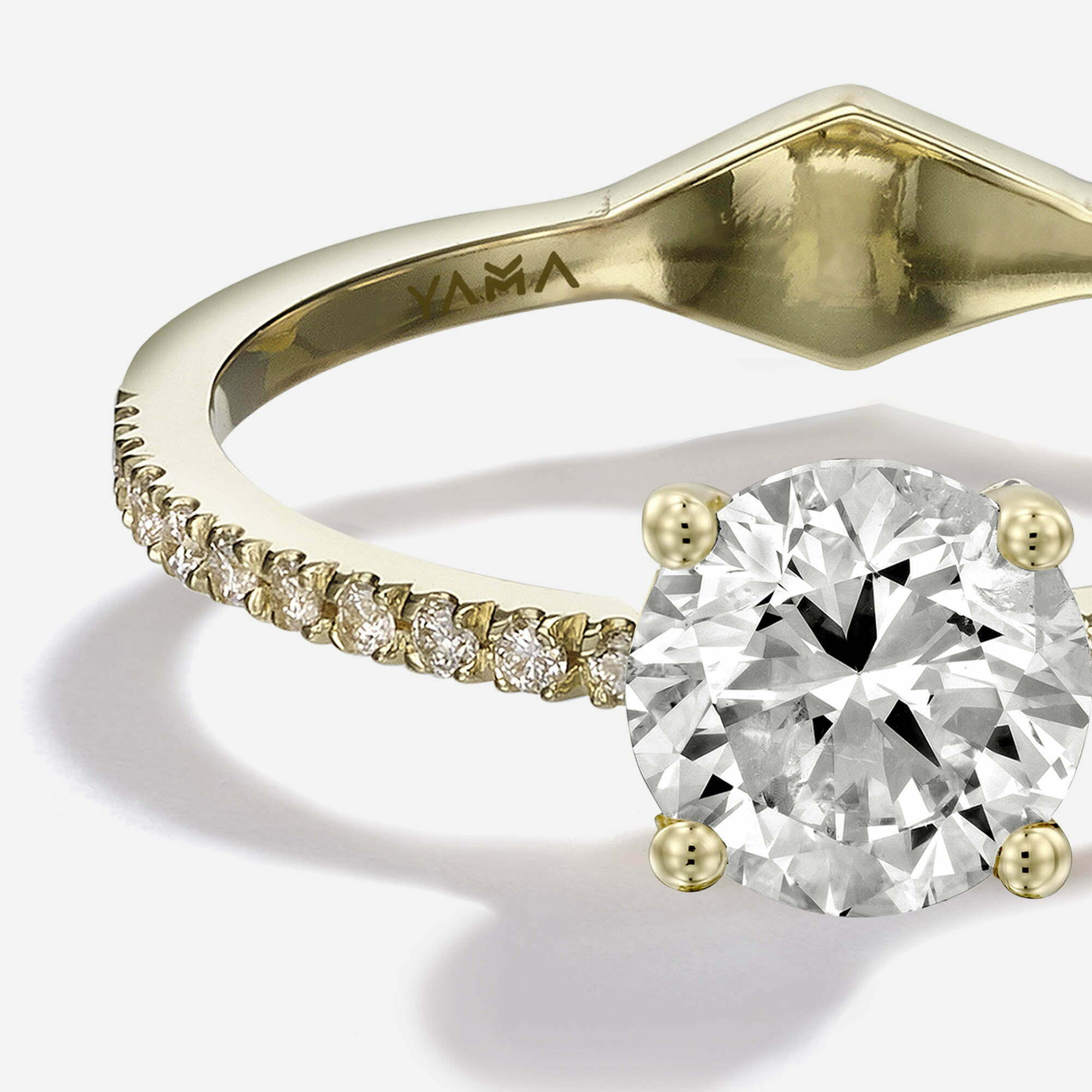 The Solitaire | Round Pavé