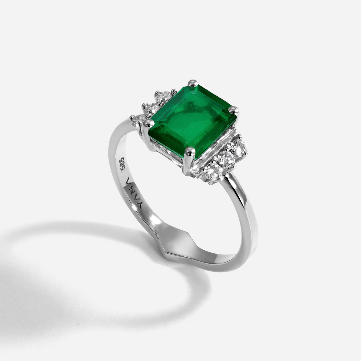 Dipping in Diamonds | Emerald